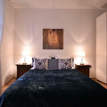 Cozy Flat By The Astronomical Clock Lejlighed Prag Eksteriør billede