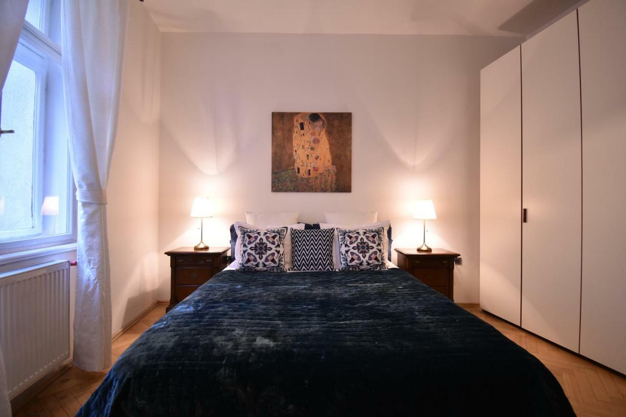 Cozy Flat By The Astronomical Clock Lejlighed Prag Eksteriør billede