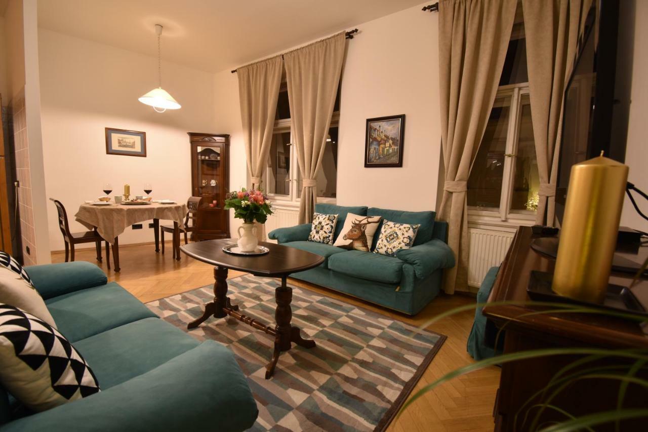 Cozy Flat By The Astronomical Clock Lejlighed Prag Eksteriør billede