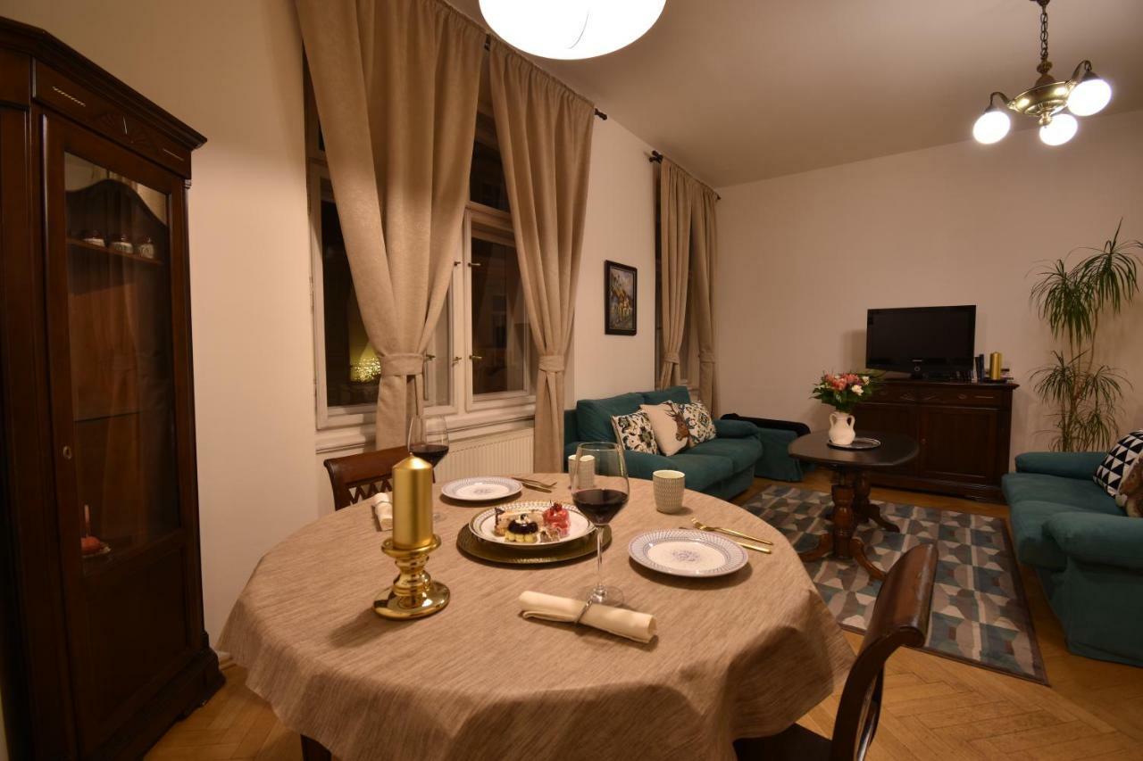 Cozy Flat By The Astronomical Clock Lejlighed Prag Eksteriør billede