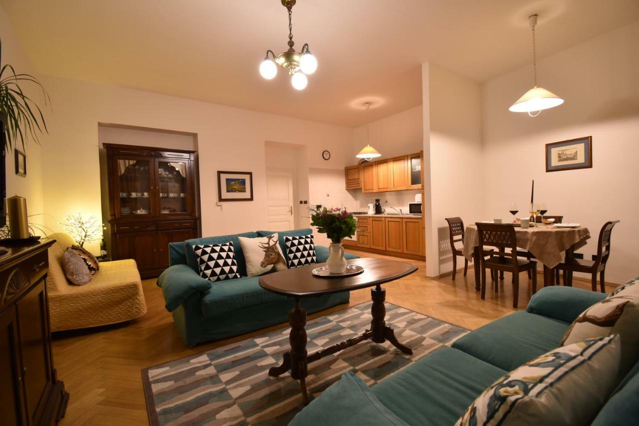 Cozy Flat By The Astronomical Clock Lejlighed Prag Eksteriør billede