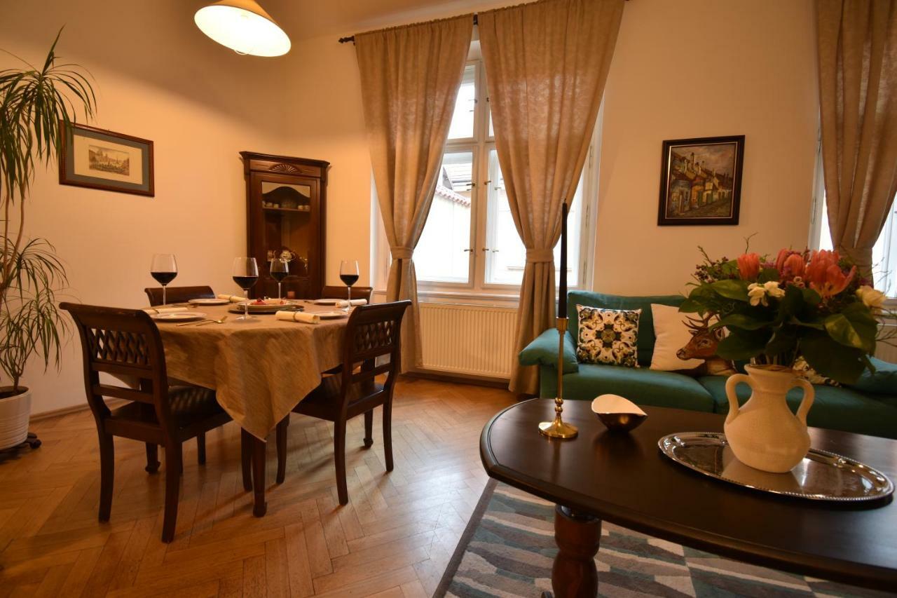 Cozy Flat By The Astronomical Clock Lejlighed Prag Eksteriør billede