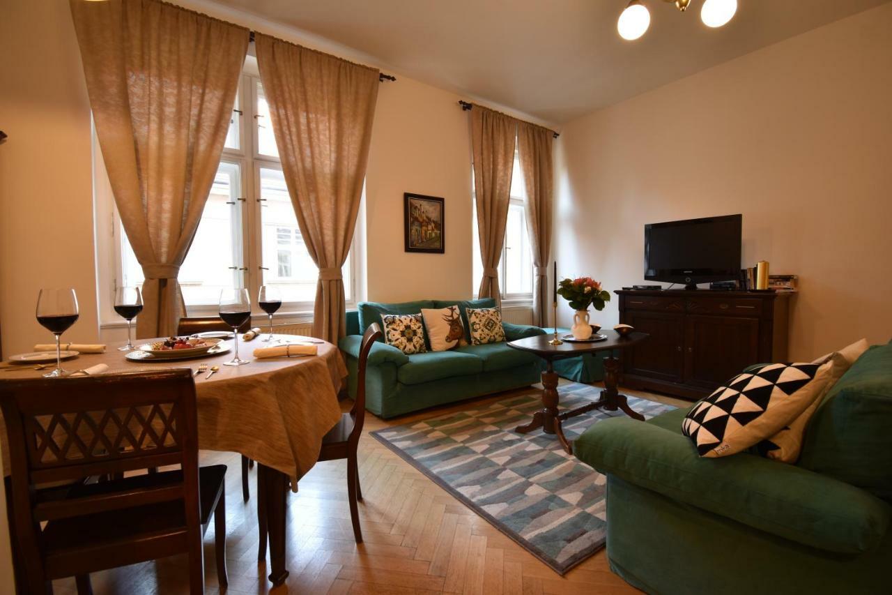 Cozy Flat By The Astronomical Clock Lejlighed Prag Eksteriør billede