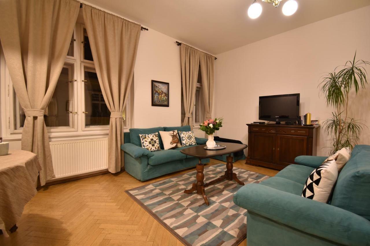 Cozy Flat By The Astronomical Clock Lejlighed Prag Eksteriør billede