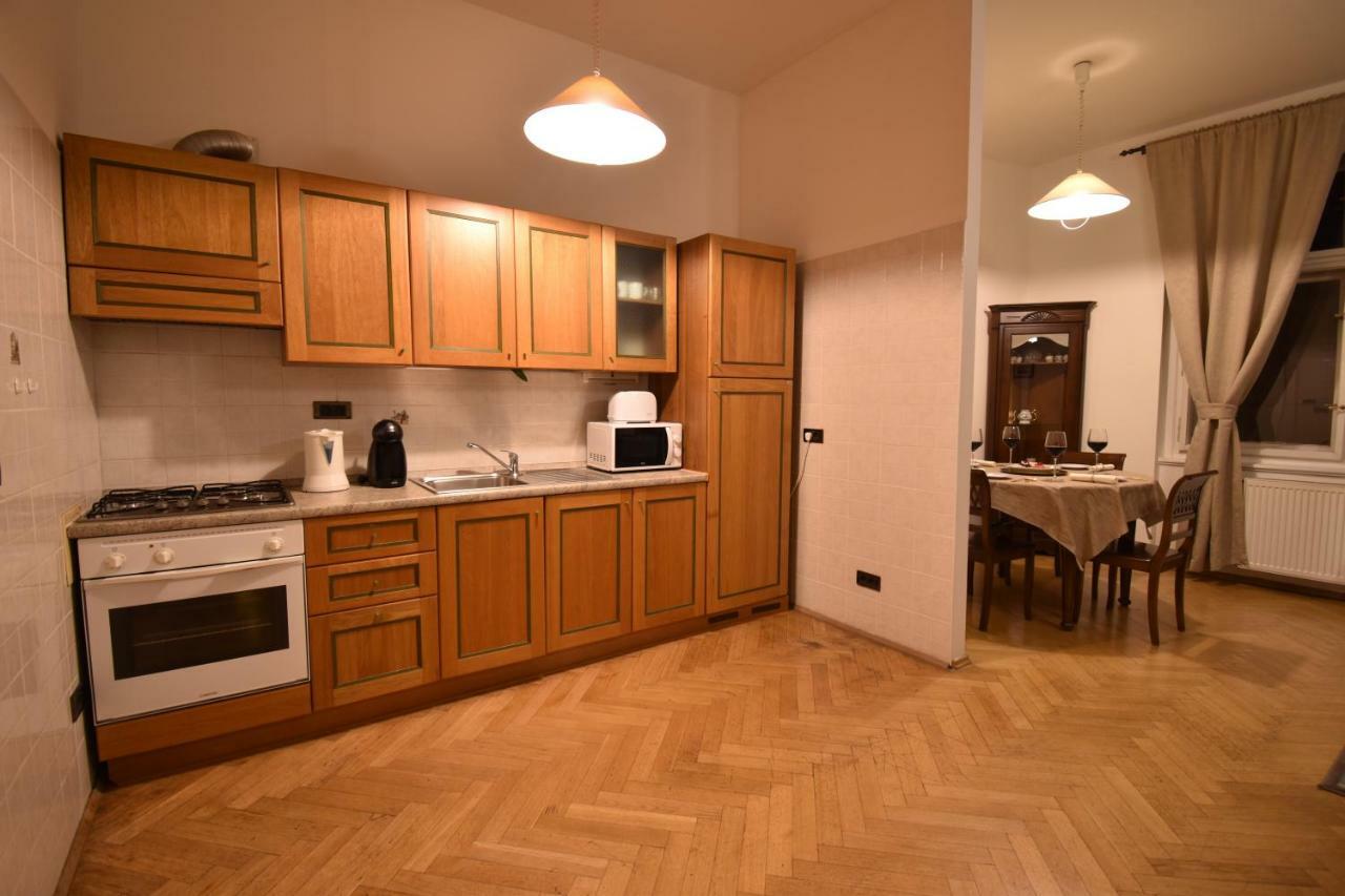 Cozy Flat By The Astronomical Clock Lejlighed Prag Eksteriør billede