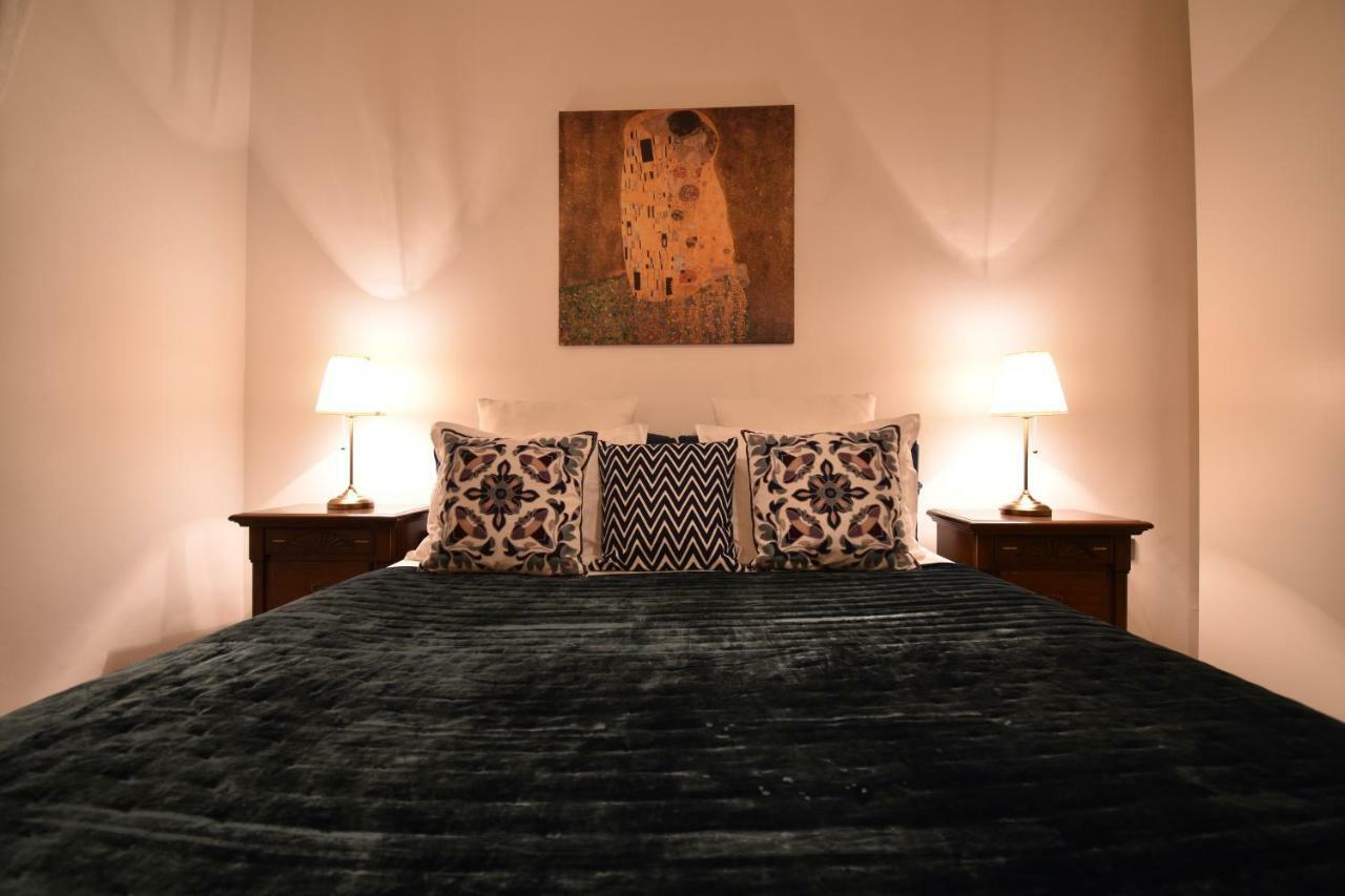 Cozy Flat By The Astronomical Clock Lejlighed Prag Eksteriør billede