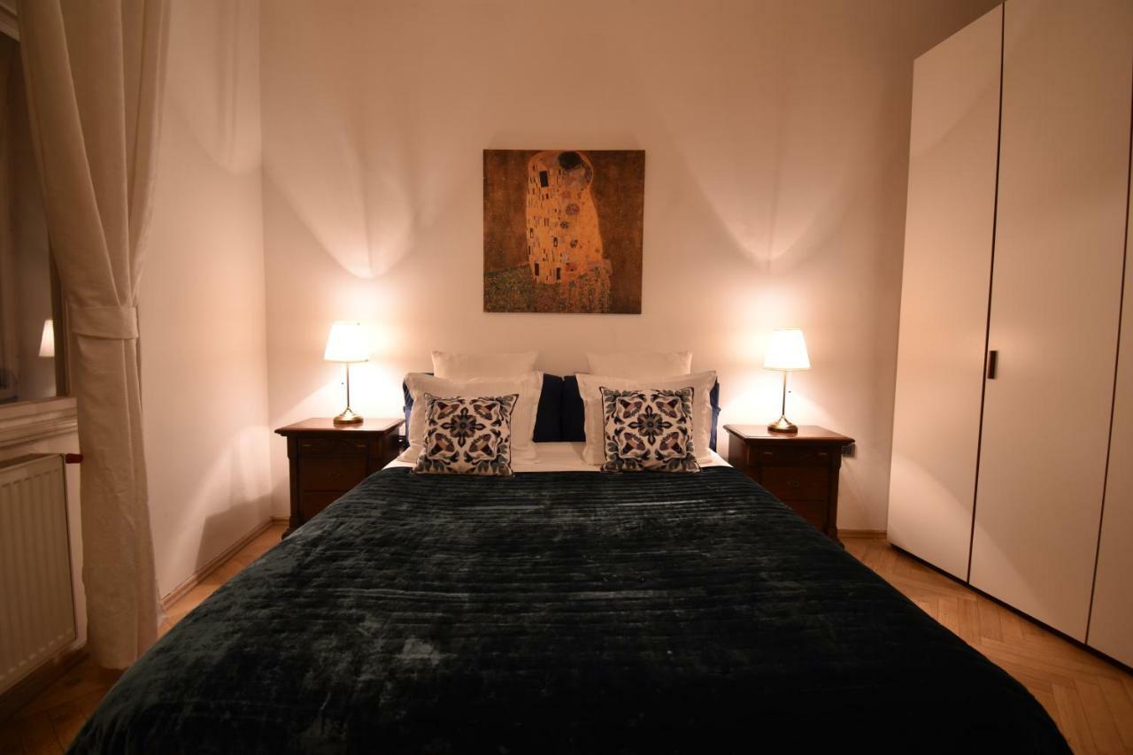 Cozy Flat By The Astronomical Clock Lejlighed Prag Eksteriør billede