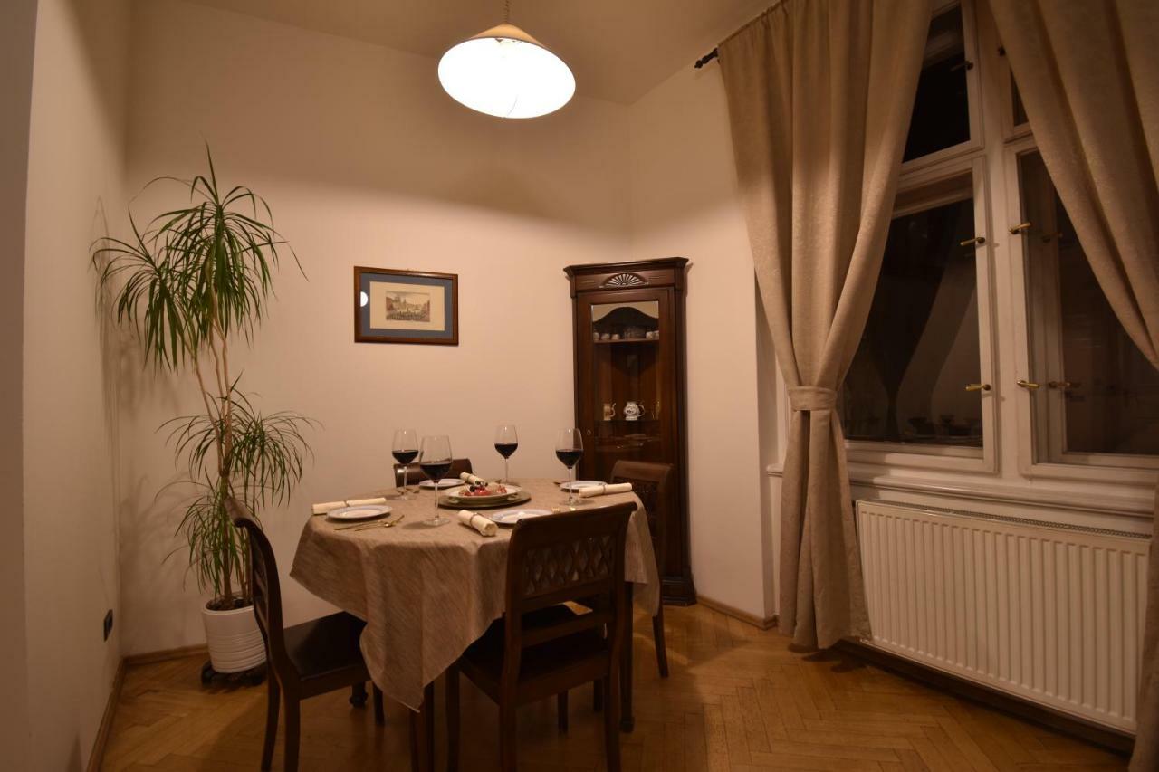 Cozy Flat By The Astronomical Clock Lejlighed Prag Eksteriør billede