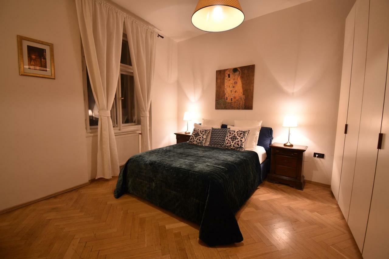 Cozy Flat By The Astronomical Clock Lejlighed Prag Eksteriør billede