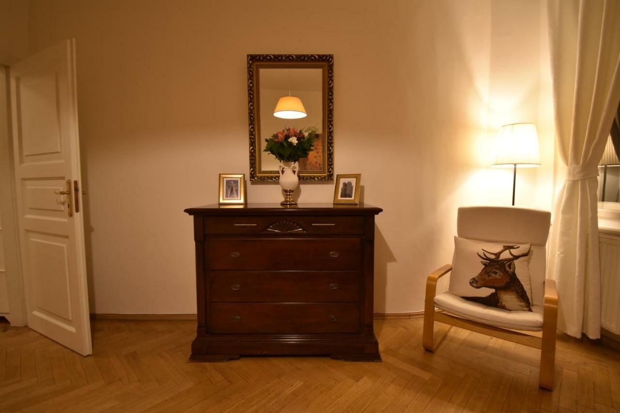 Cozy Flat By The Astronomical Clock Lejlighed Prag Eksteriør billede