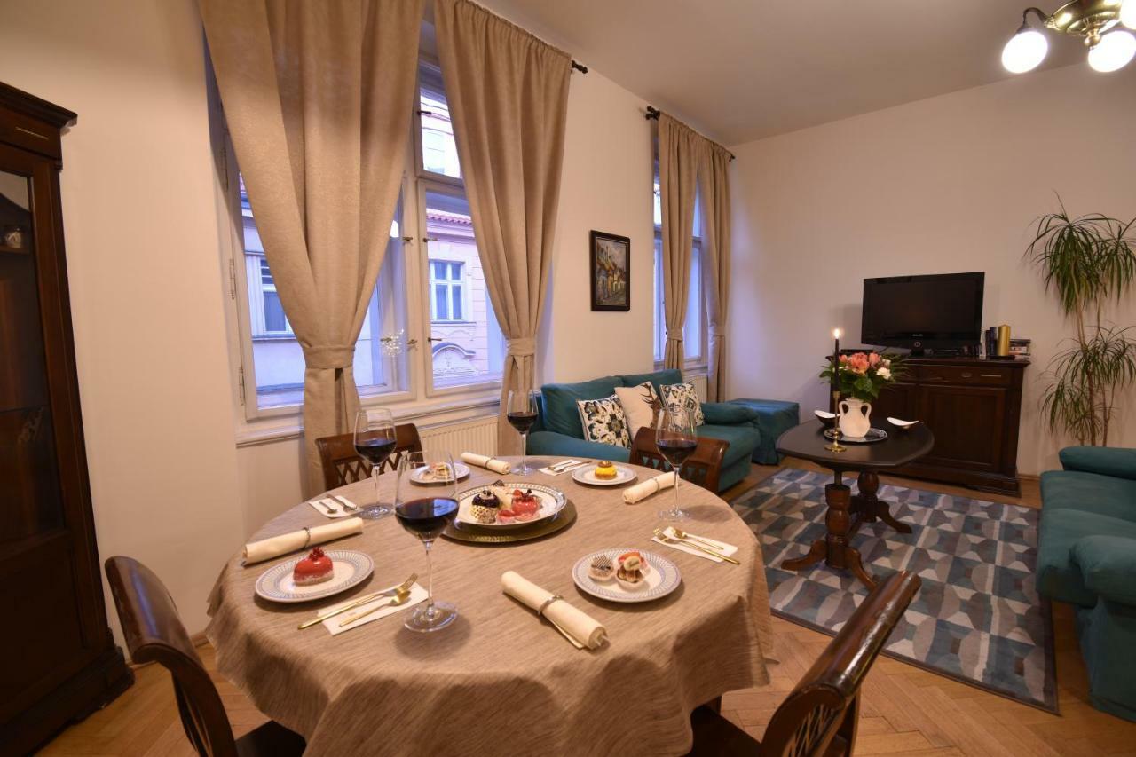 Cozy Flat By The Astronomical Clock Lejlighed Prag Eksteriør billede